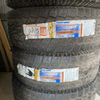 2 pneu(s) ÉTÉ neuf(s) Toyo  LT325/70R17 8D    Ent2 Lt35x13.50R17