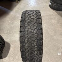 1 pneu(s) HOMOLOGUÉ usagé(s) BFGoodrich  LT265/70R17 10E  et 7/32   Ent2