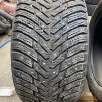 1 pneu(s) HIVER usagé(s) Nokian 285/40R19 10/32 clouté(s)