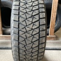 1 pneu(s) HIVER usagé(s) Bridgestone 235/65R17  9/32