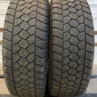 2 pneu(s) HIVER usagé(s) Toyo  LT245/75R17 10E 8/32