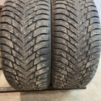 2 pneu(s) HIVER usagé(s) Nokian 255/40R21  10/32 clouté(s)