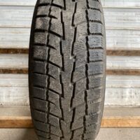 1 pneu(s) HIVER usagé(s) Blacklion 245/70R17  8/32