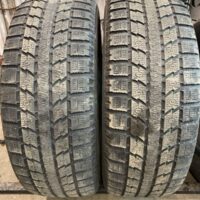 2 pneu(s) HIVER usagé(s) Toyo 235/60R18  7/32