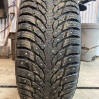 1 pneu(s) HIVER usagé(s) Nokian 275/60R20  12/32 clouté(s)  Take-off