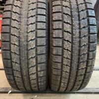 2 pneu(s) HIVER usagé(s) Toyo 235/65R16  10/32