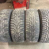 4 pneu(s) HIVER usagé(s) Nokian 215/60R16  6/32