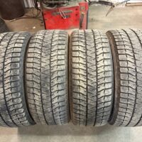 4 pneu(s) HIVER usagé(s) Bridgestone 215/55R17  9/32 et 10/32