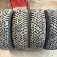 4 pneu(s) HIVER usagé(s) Ironman 215/65R16  8/32 et 9/32