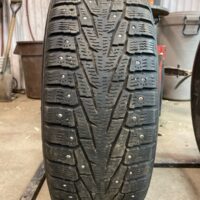 1 pneu(s) HIVER usagé(s) Nokian 215/70R16  6/32 clouté(s)