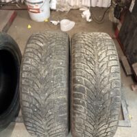 2 pneu(s) HIVER usagé(s) Nokian 205/55R16  6/32 clouté(s)  Manque des clous