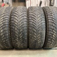 4 pneu(s) HIVER usagé(s) Nokian  LT275/65R18 10E 9/32 et 11/32 clouté(s)