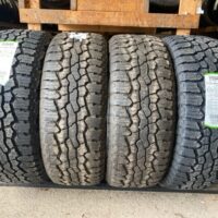 4 pneu(s) HOMOLOGUÉ usagé(s) Nokian 275/60R20     2 X neuf NAT & 2 X use NA 12/32